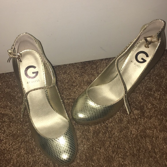 Guess gold platform heels - Picture 2 of 4